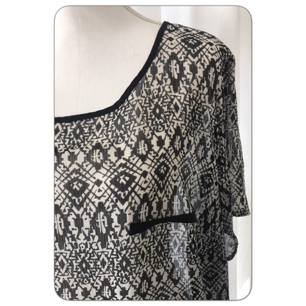 PLUS Geometric hi-lo blouse